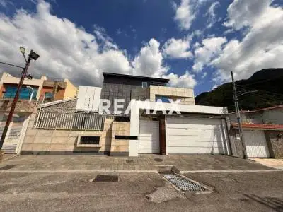 HERMOSA CASA EN LA URBANIZACION EL CASTAÑO
