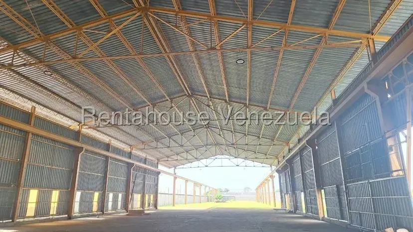Comercial (Galpon - Deposito) en Alquiler en Avenida Bolivar, Merida
