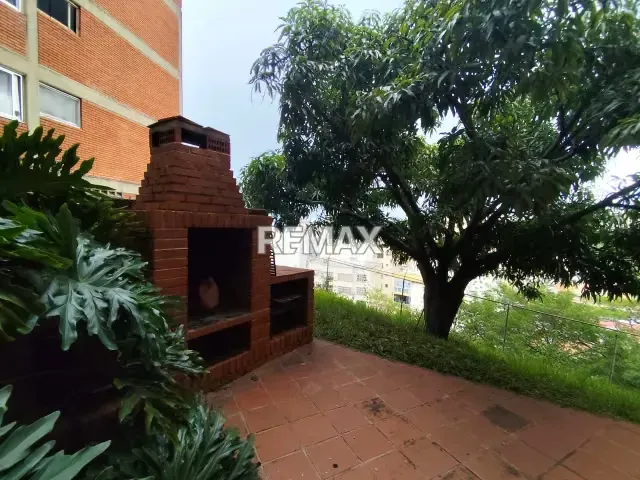 VENTA DE EDIFICIO RESIDENCIAL EN COLINAS DE BELLO MONTE - 5
