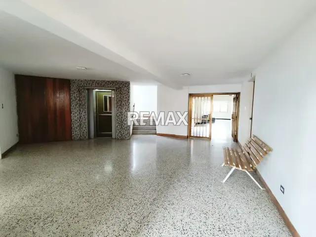 VENTA DE EDIFICIO RESIDENCIAL EN COLINAS DE BELLO MONTE - 6