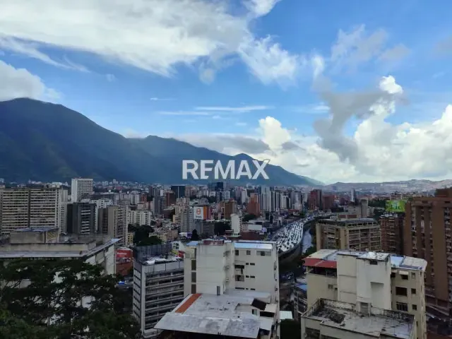 VENTA DE EDIFICIO RESIDENCIAL EN COLINAS DE BELLO MONTE - 9