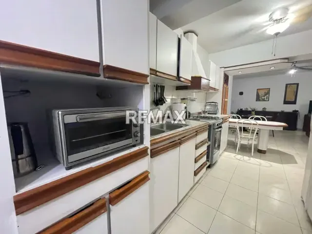 SE OFRECE EN VENTA AMPLIO APARTAMENTO TOTALMENTE AMOBLADO EN PORTO SANTO LECHERÍA ANZOÁTEGUI VENEZUELA CERCA DE LA PLAYA - 4