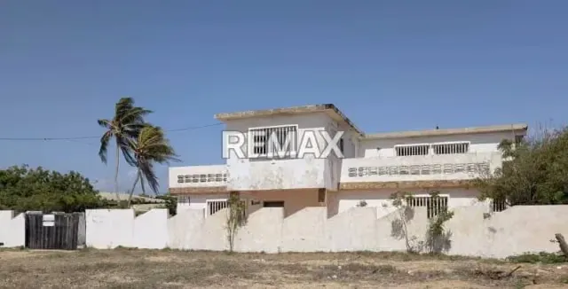 En venta Galpón en Adicora