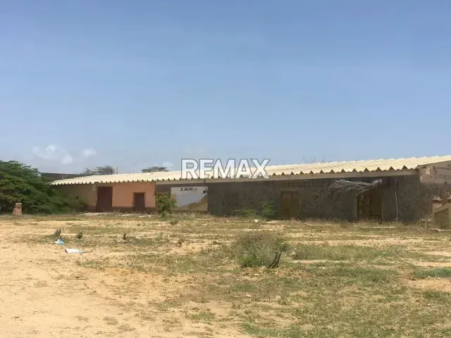 En venta Galpón en Adicora - 2