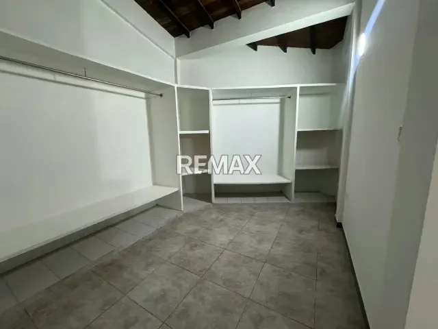 Casa espaciosa en Venta, Urb Riachuelo - 6