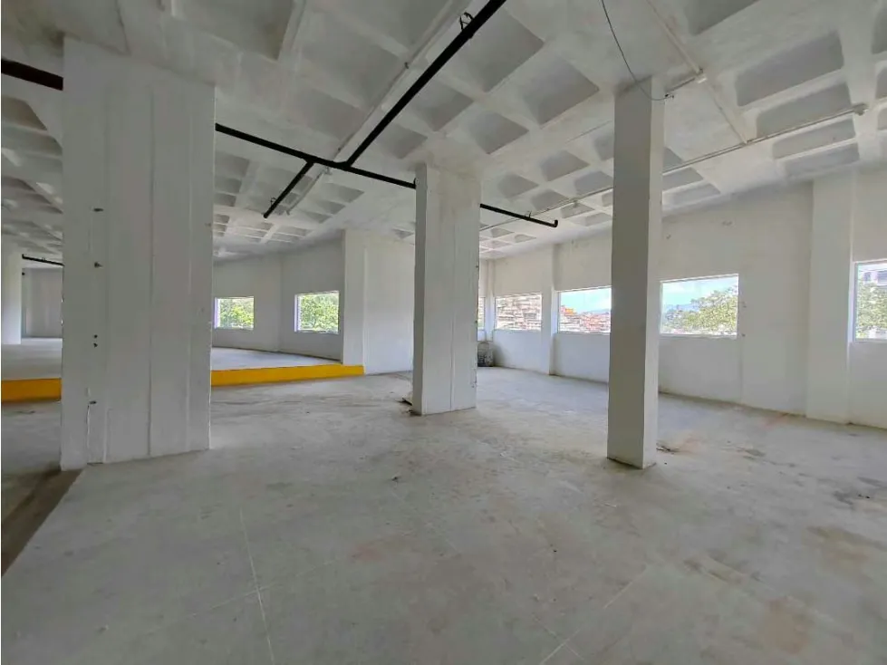 Se Vende local 1000m2 Piedra Azul 3146 - 7