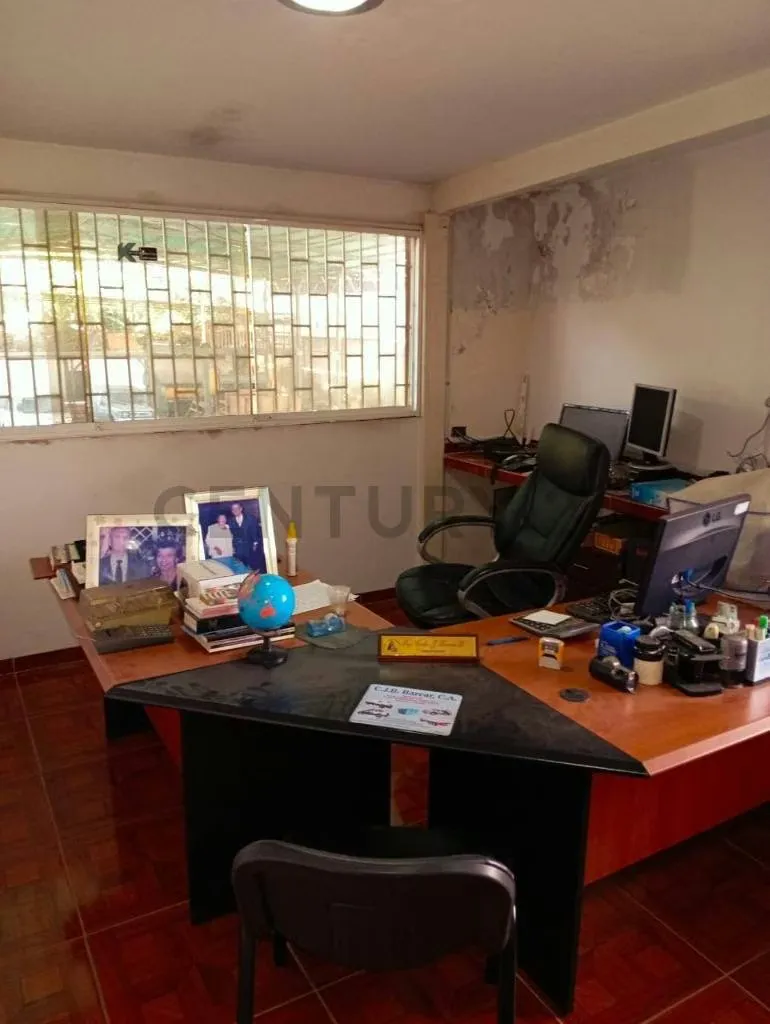 Venta de Propiedad Industrial Metalurgia con Galpon - 1328 m2 - 4