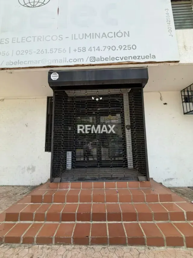 LOCAL COMERCIAL EN VENTA EN AVENIDA 4 DE MAYO - 2