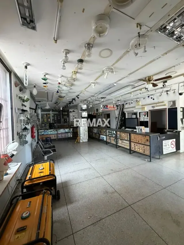 LOCAL COMERCIAL EN VENTA EN AVENIDA 4 DE MAYO - 5