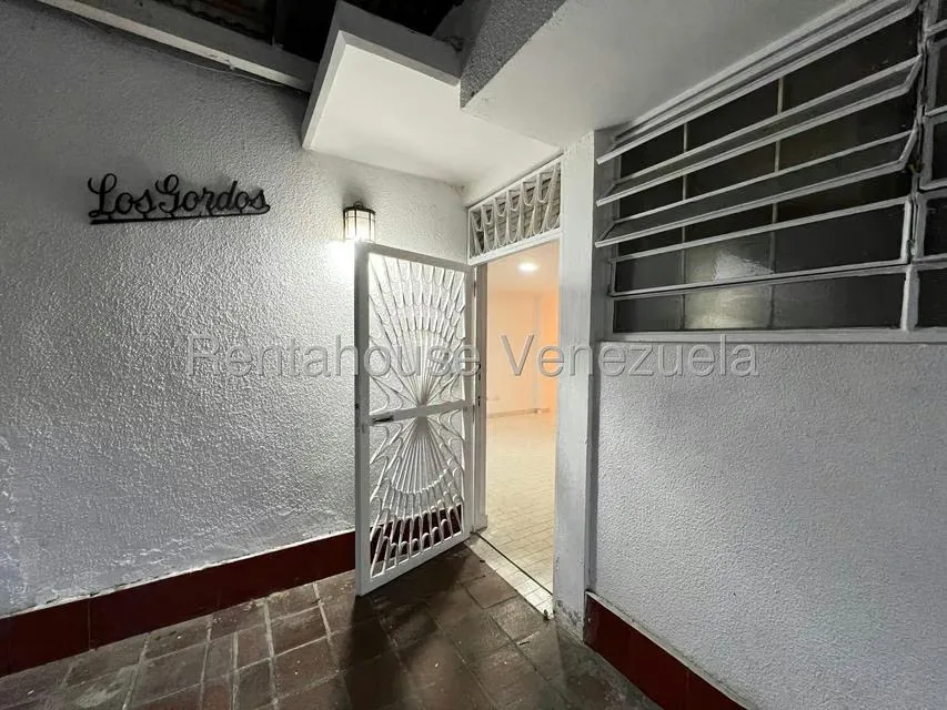 Casa (1 Nivel) en Alquiler en La Trinidad, Distrito Metropolitano - 2