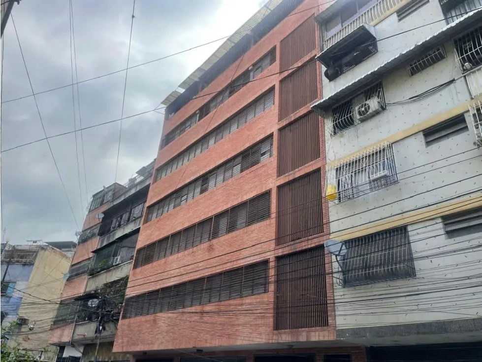 Se vende edificio 7pisos inversionista 1380m2 Altavista. 8472