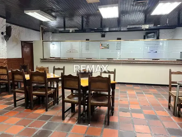En Venta local Comercial Avda Fuerzas Armadas (edificio) - 8