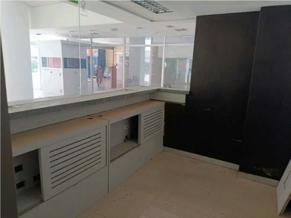 Se Alquila Local 140 m2 PB Centro Comercial en Los Chaguaramos - 11
