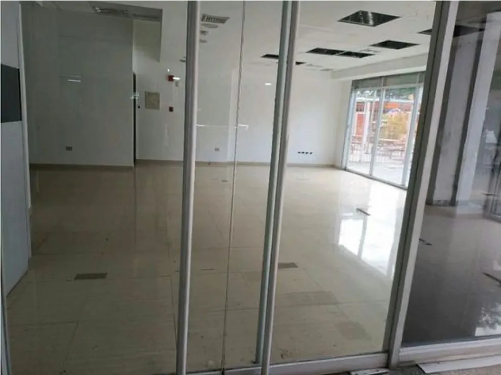 Se Alquila Local 140 m2 PB Centro Comercial en Los Chaguaramos - 12