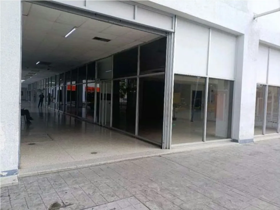 Se Alquila Local 140 m2 PB Centro Comercial en Los Chaguaramos - 3