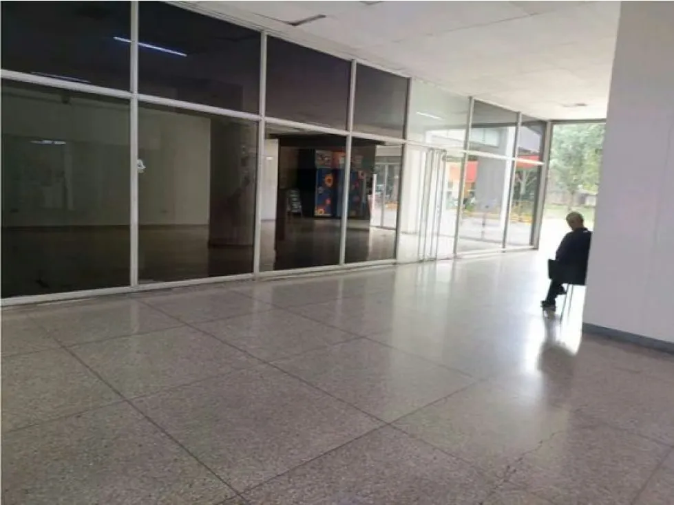 Se Alquila Local 140 m2 PB Centro Comercial en Los Chaguaramos - 5