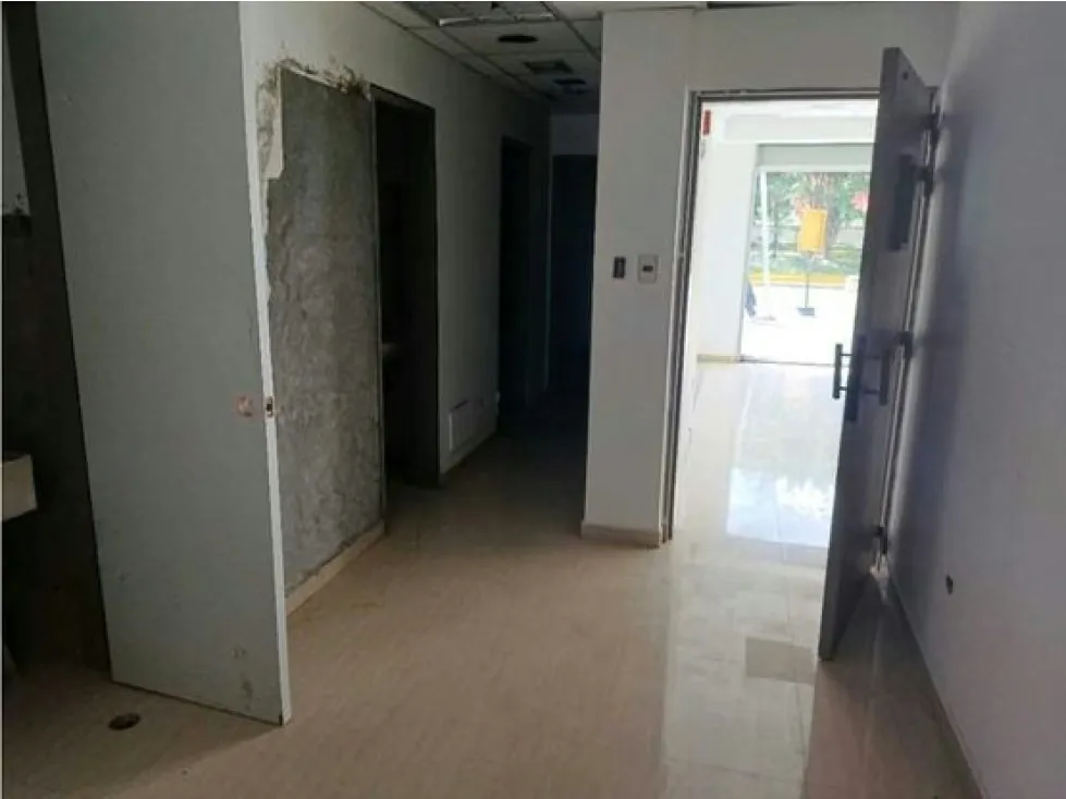 Se Alquila Local 140 m2 PB Centro Comercial en Los Chaguaramos - 9