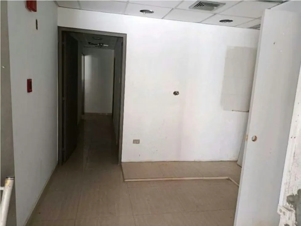 Se Alquila Local 140 m2 PB Centro Comercial en Los Chaguaramos - 10