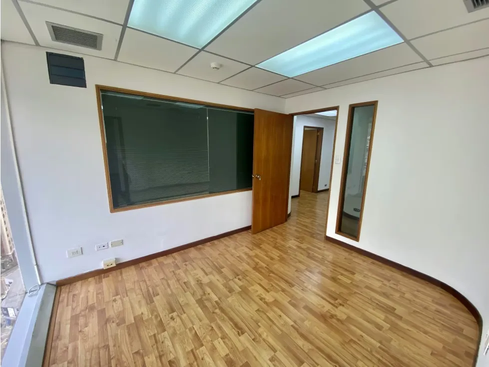 Alquilo oficina 150m2 Parque Cristal 7647 - 4