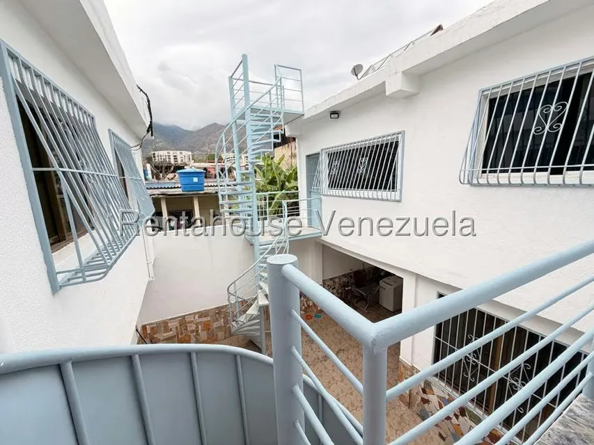 Casa (Multipes Niveles) en Venta en Montecristo, Distrito Metropolitano - 2