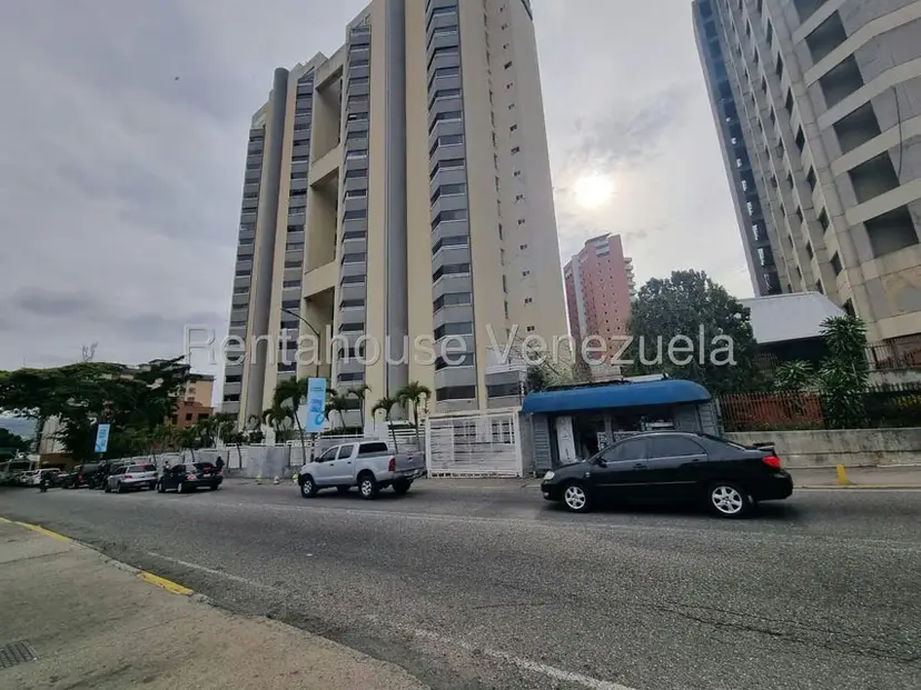 Comercial (Local Comercial) en Alquiler en Los Dos Caminos, Distrito Metropolitano