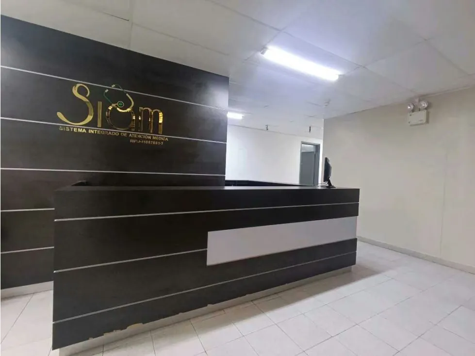 En Venta Centro Comercial en El Cementerio 2.160mts2 - 13