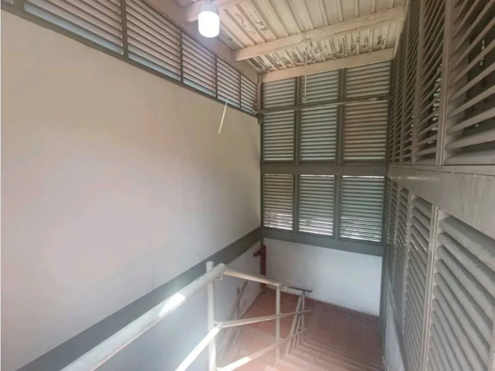 En Venta Centro Comercial en El Cementerio 2.160mts2 - 21
