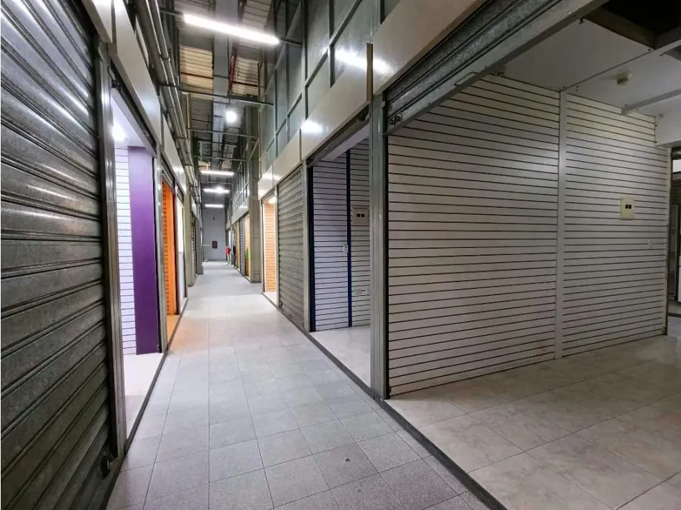 En Venta Centro Comercial en El Cementerio 2.160mts2 - 5