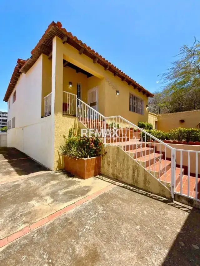 Casa en Venta en Porlamar Sector Genovés | 4 Hab y 3 Baños
