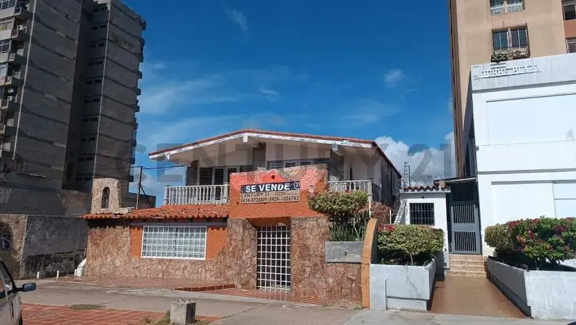 Local comercial en alquiler en la avenida 4 de Mayo.