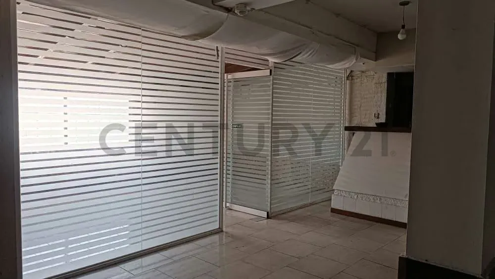Local comercial en alquiler en la avenida 4 de Mayo. - 2
