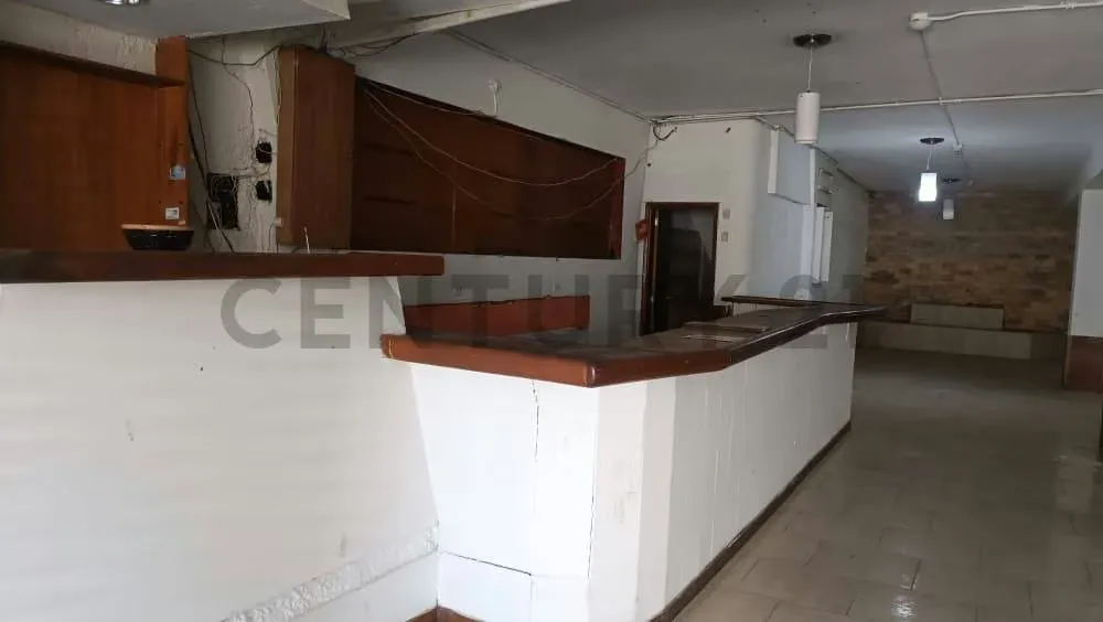Local comercial en alquiler en la avenida 4 de Mayo. - 4