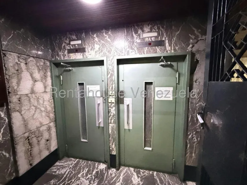 Apartamento (1 Nivel) en Venta en Parroquia La Candelaria, Distrito Metropolitano - 4