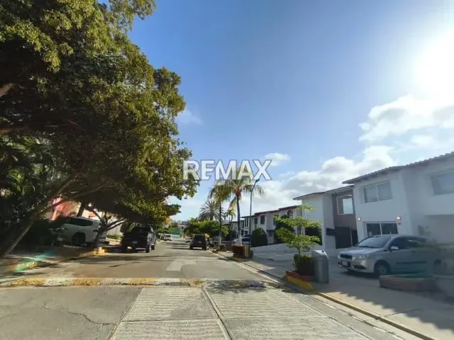 TOWNHOUSE ESTILO MODERNO, EN RESIDENCIAS AGUA MARINA, PARAISO - 3