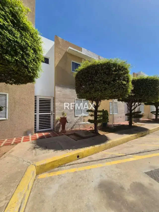 TOWNHOUSE LAS ISLAS AV GUAJIRA