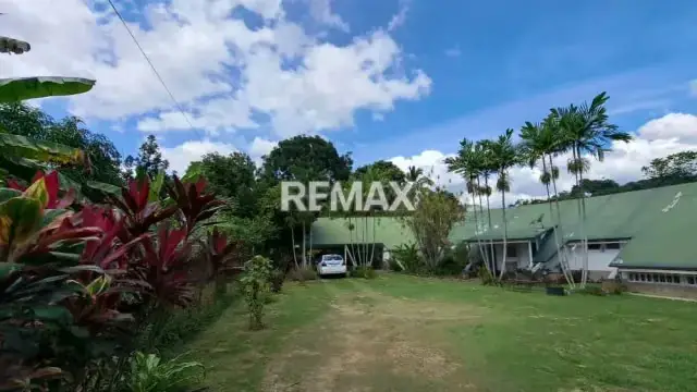 EN VENTA CASA TIPO CHALET CON TERRENO AMPLIO CON SIEMBRA DE ARBOLES FRUTALES