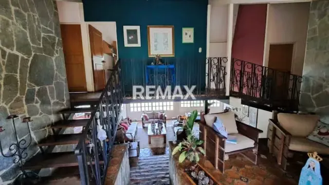 EN VENTA CASA TIPO CHALET CON TERRENO AMPLIO CON SIEMBRA DE ARBOLES FRUTALES - 2