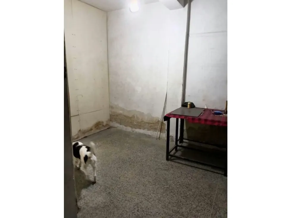 Se alquila local a pie de calle 124m2 El Cementerio 0156 - 4