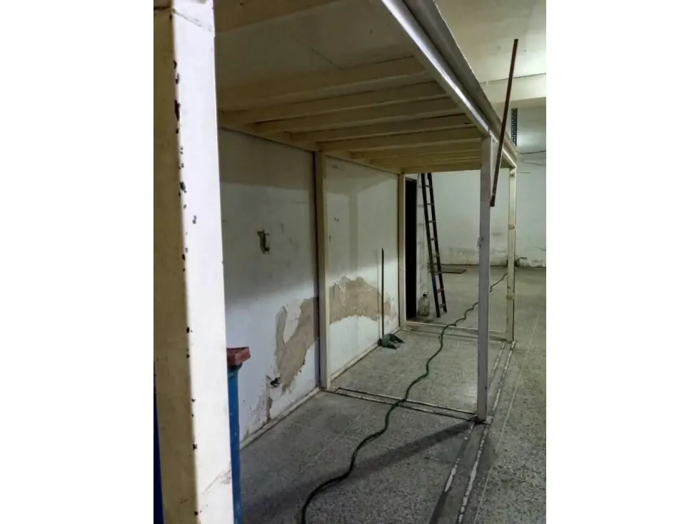 Se alquila local a pie de calle 124m2 El Cementerio 0156 - 5