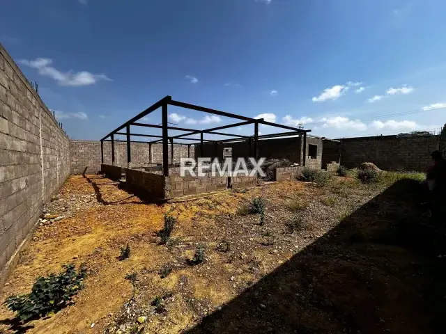 Parcela de terreno cercado con bienechurias en venta ubicado en Guanadito Sur