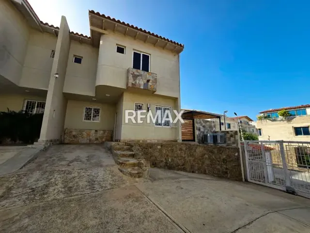 TOWNHOUSE MODERNO EN CONJUNTO RESIDENCIAL ARCHIPIELAGO VILLAS 2 - 12
