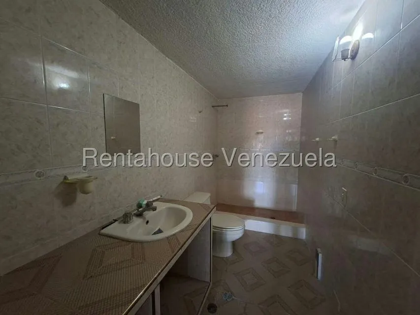 Apartamento (1 Nivel) en Alquiler en Almarriera, Lara - 14