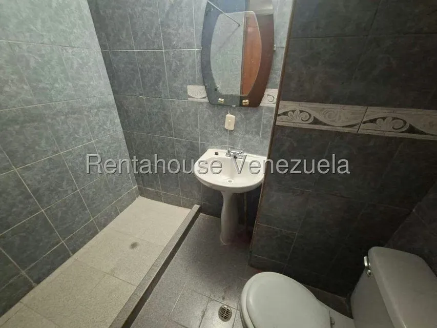 Apartamento (1 Nivel) en Alquiler en Almarriera, Lara - 15