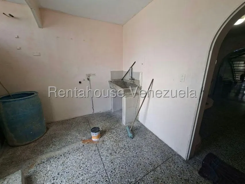 Apartamento (1 Nivel) en Alquiler en Almarriera, Lara - 10