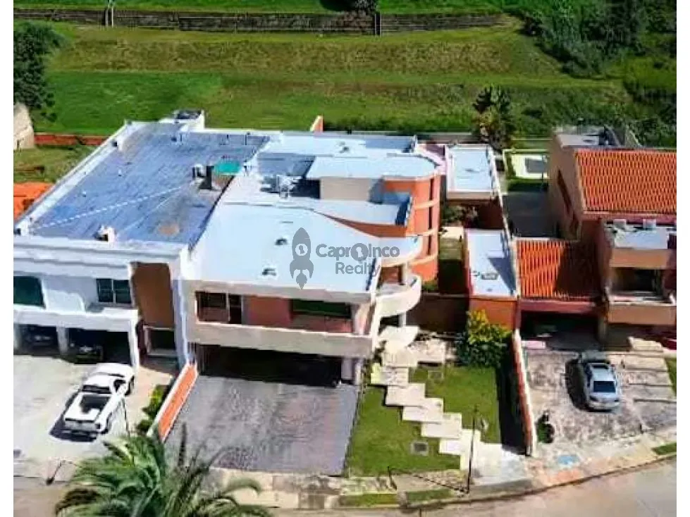 Espectacular y Moderna Casa de Lujo en Lomas del Country Club