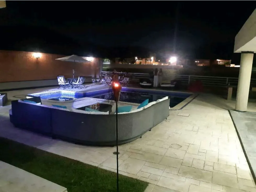 Espectacular y Moderna Casa de Lujo en Lomas del Country Club - 3