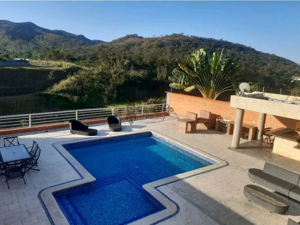 Espectacular y Moderna Casa de Lujo en Lomas del Country Club - 4