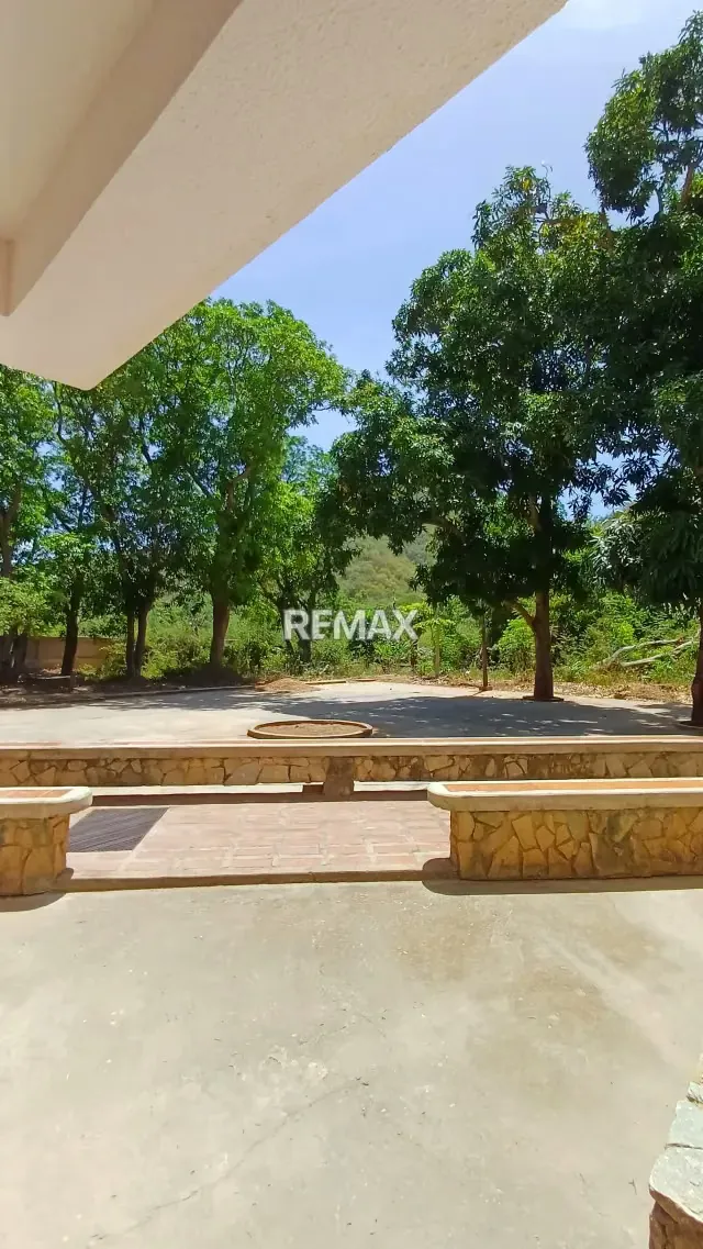 Edificio en Venta de 3 Apartamentos en Isla de Margarita a pie de Montaña. - 11