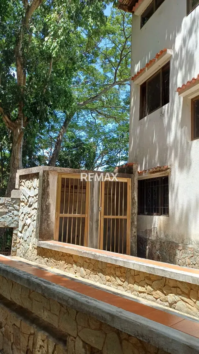 Edificio en Venta de 3 Apartamentos en Isla de Margarita a pie de Montaña. - 14