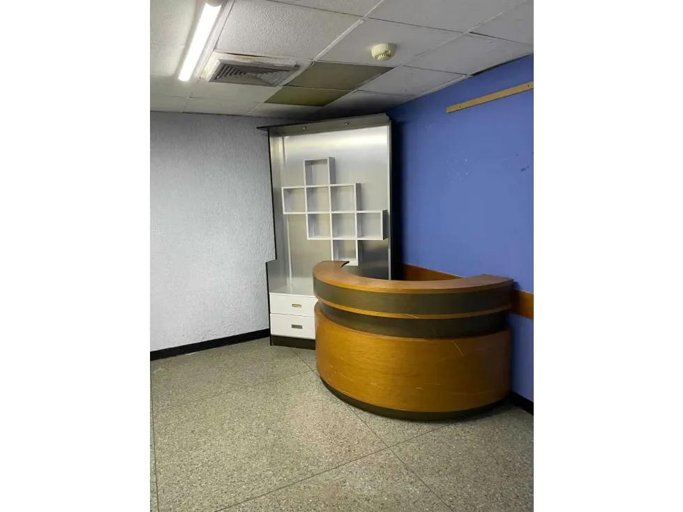 Alquilo oficina 700m2 La Urbina 5418